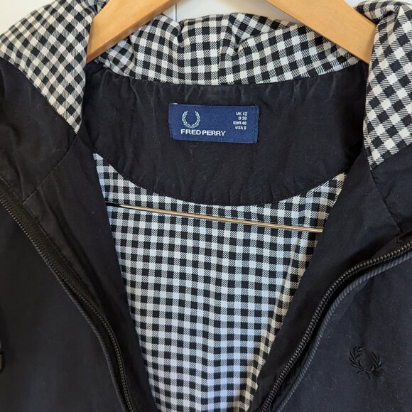 FRED PERRY Lightweight Jacket - Picture 2 of 5